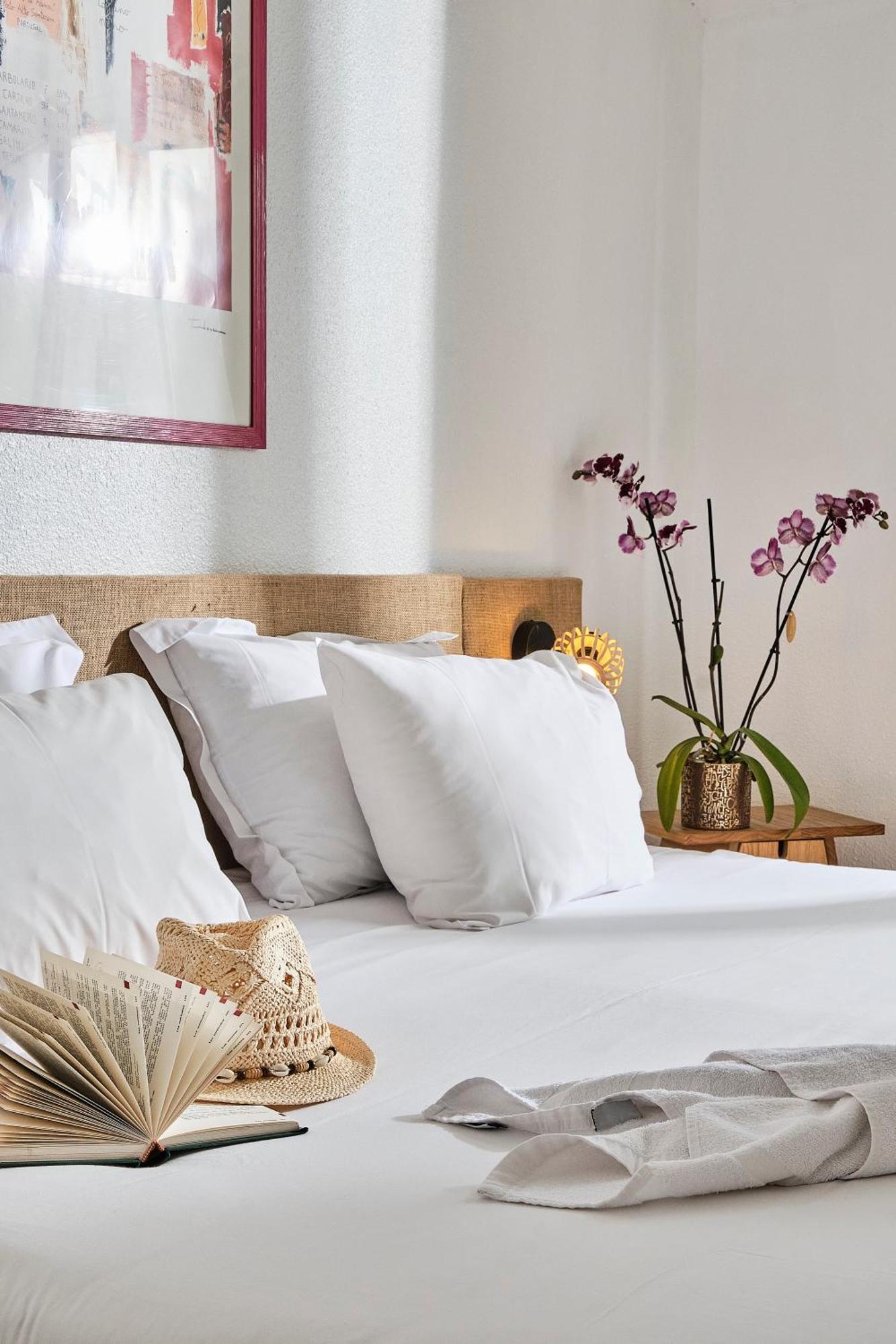 Artemia Aigues-Mortes - Hotel Avec Piscine Eksteriør bilde