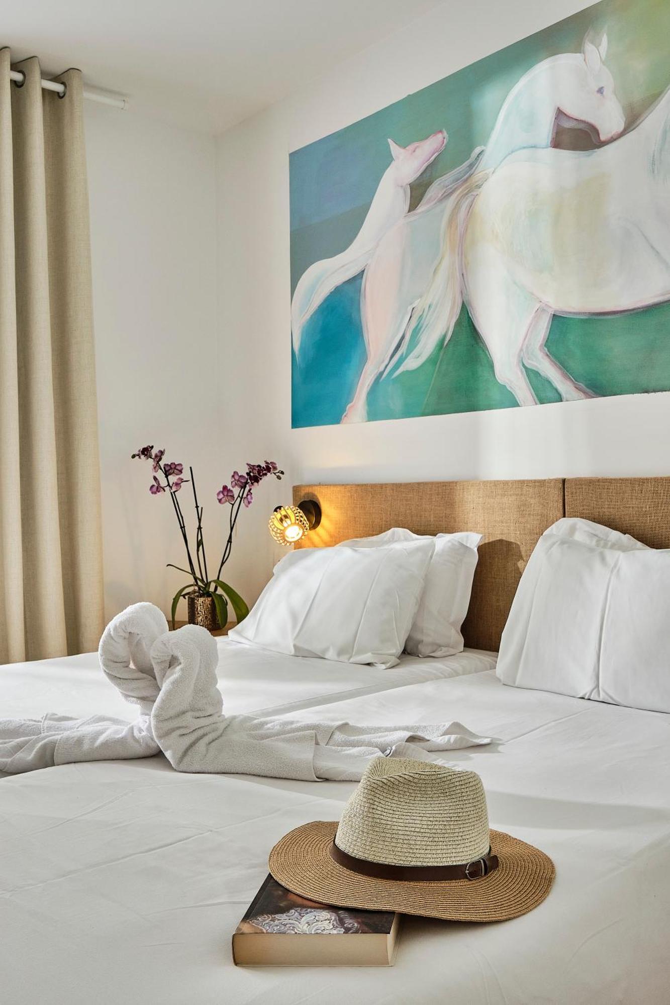 Artemia Aigues-Mortes - Hotel Avec Piscine Eksteriør bilde