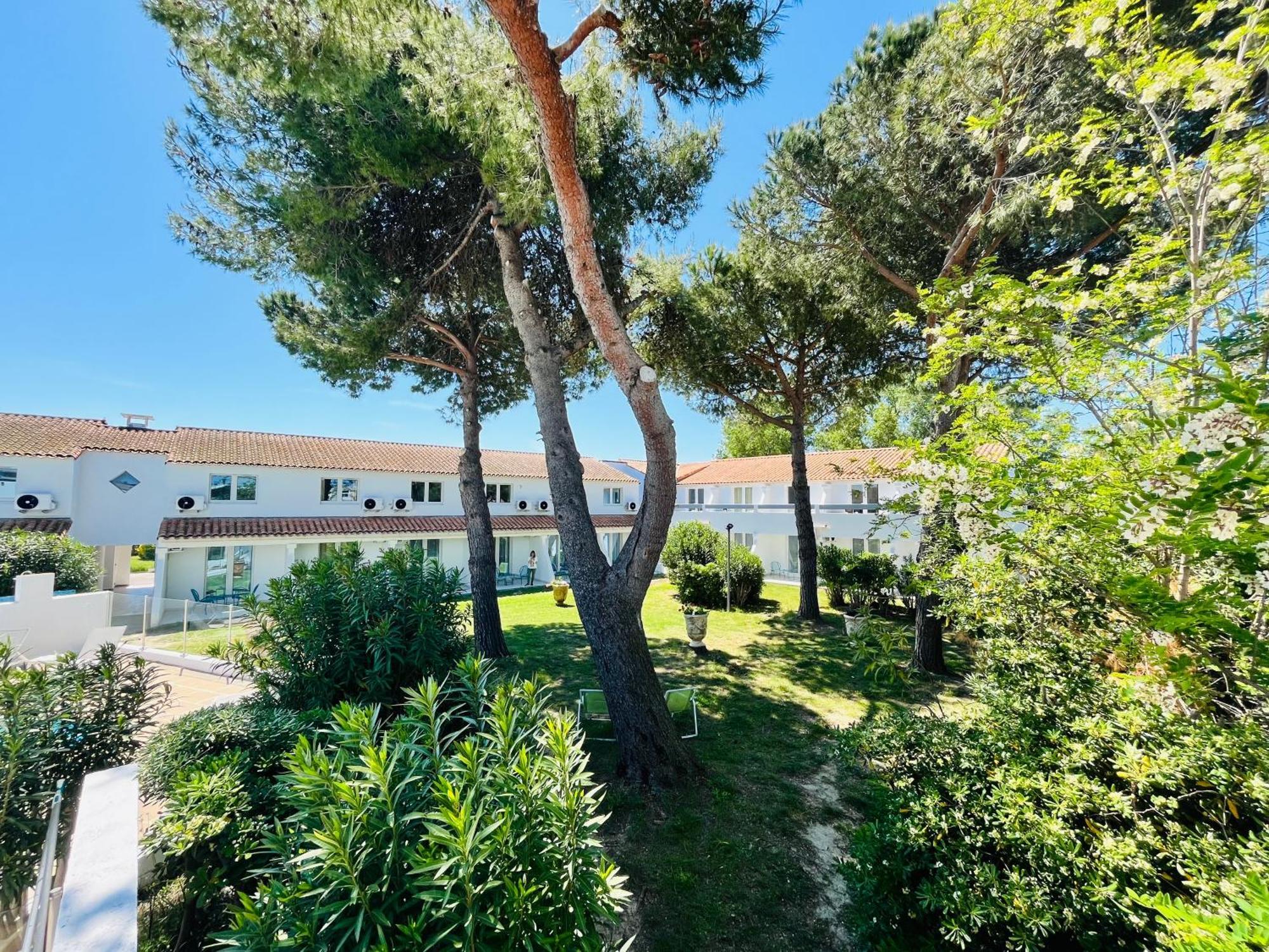 Artemia Aigues-Mortes - Hotel Avec Piscine Eksteriør bilde