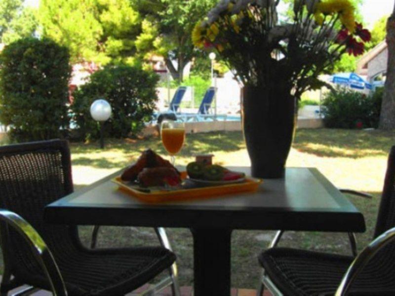 Artemia Aigues-Mortes - Hotel Avec Piscine Eksteriør bilde